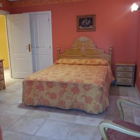 Restaurante El Castillo 게스트하우스 올밀로스데사사몬