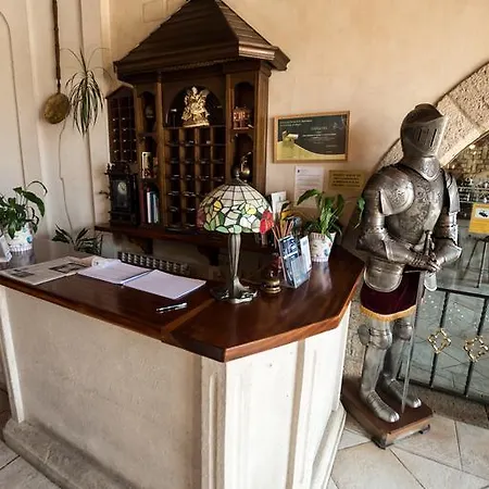 Restaurante El Castillo 게스트하우스 올밀로스데사사몬